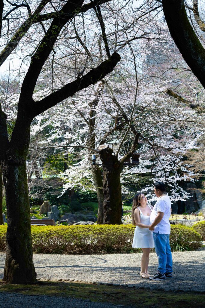Couple and family during a Tokyo photo session with a professional photographer