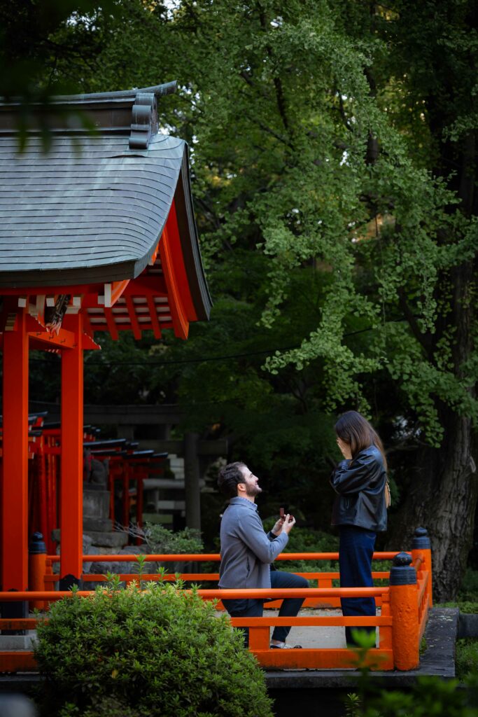 Surprise proposal in Tokyo at the Nezu shrine with a professional photographer